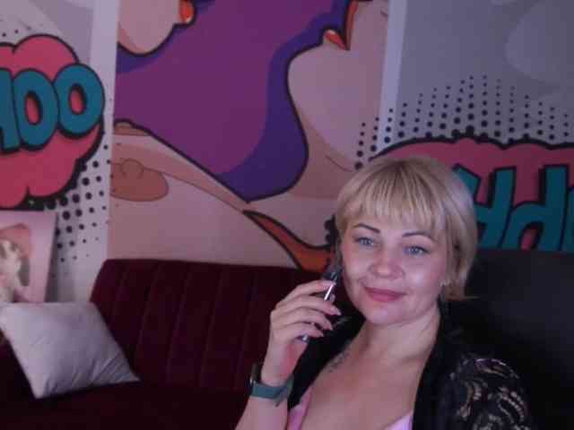 AmiraNight webcam