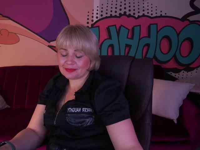 AmiraNight webcam