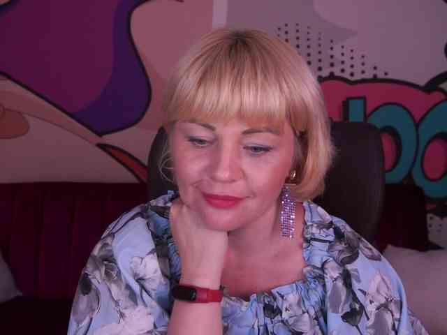 AmiraNight webcam