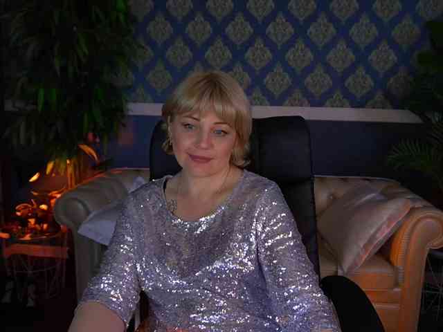 AmiraNight webcam