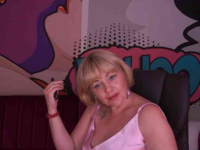 AmiraNight webcam