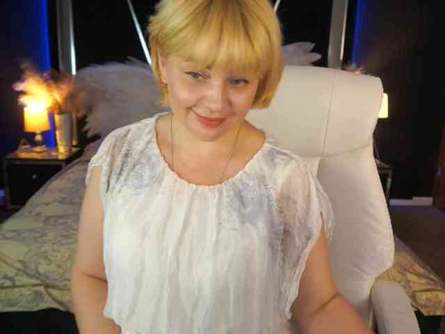 AmiraNight webcam