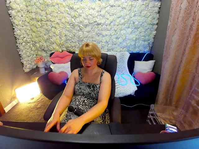 AmiraNight webcam
