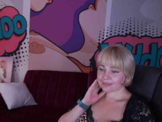 AmiraNight webcam