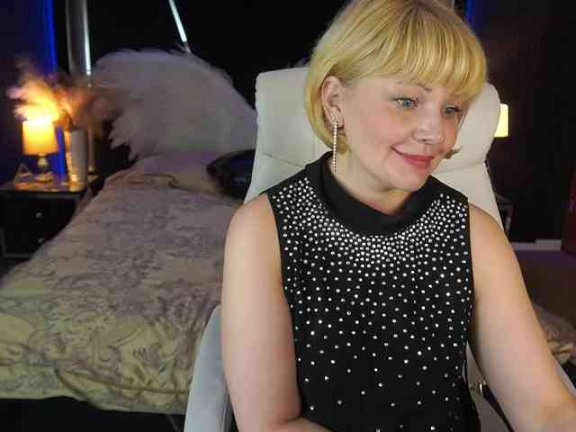 AmiraNight webcam