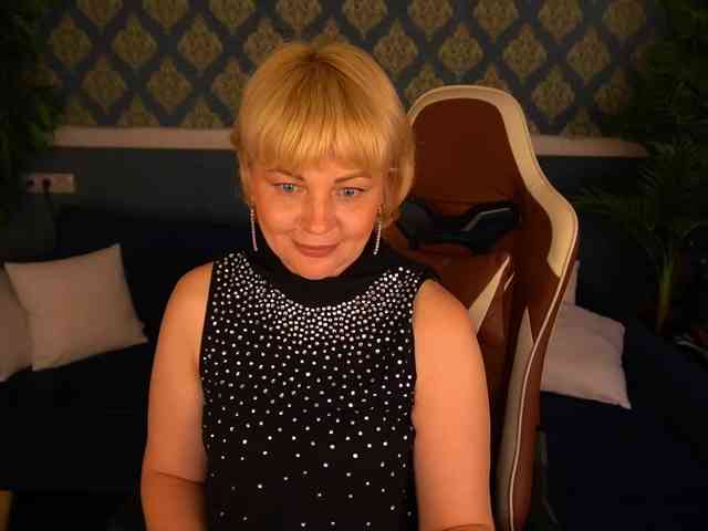 AmiraNight webcam