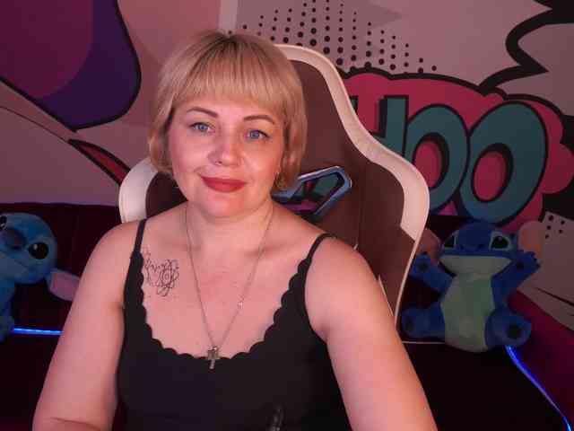 AmiraNight webcam