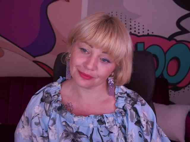 AmiraNight webcam