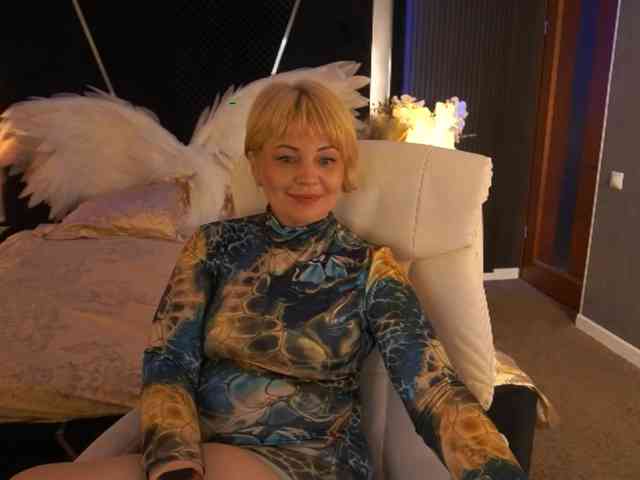 AmiraNight webcam