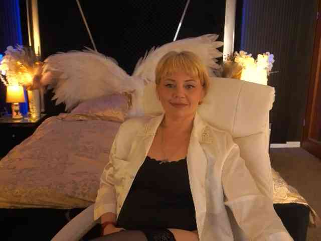 AmiraNight webcam