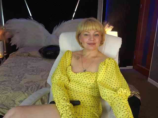 AmiraNight webcam