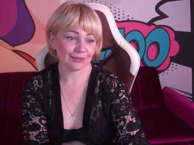 AmiraNight webcam
