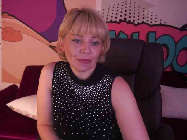 AmiraNight webcam