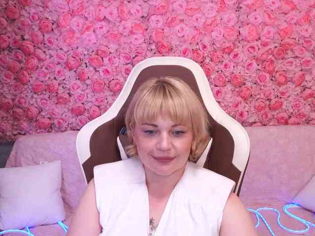 AmiraNight webcam