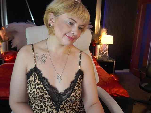 AmiraNight webcam