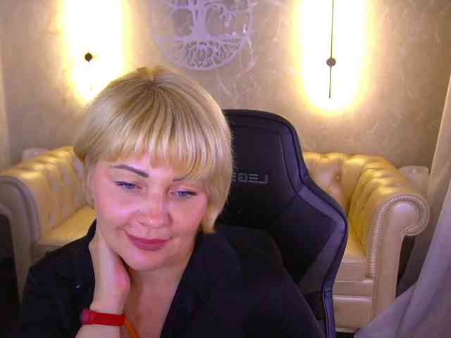 AmiraNight webcam