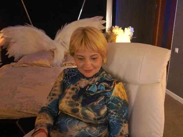 AmiraNight webcam