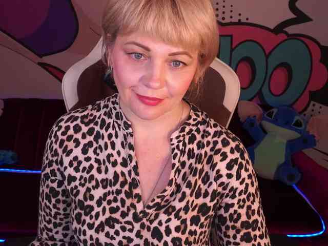 AmiraNight webcam