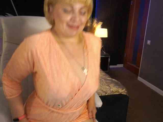 AmiraNight webcam