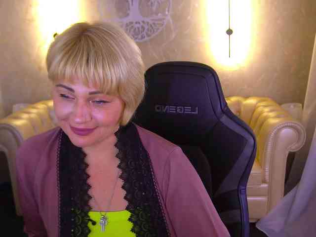 AmiraNight webcam