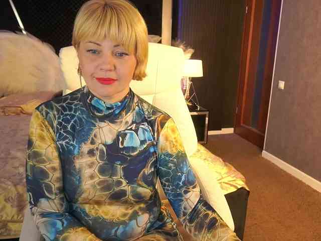 AmiraNight webcam