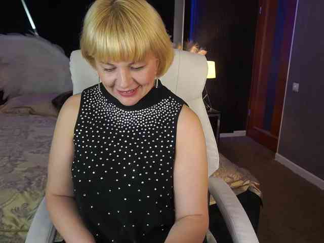 AmiraNight webcam