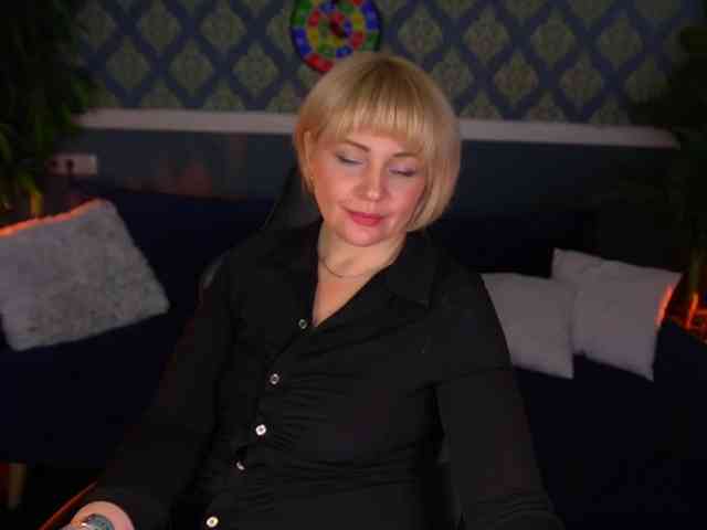 AmiraNight webcam