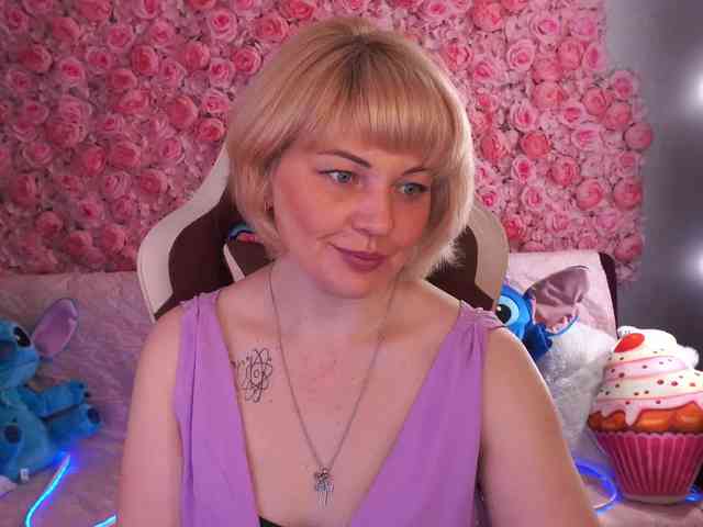 AmiraNight webcam