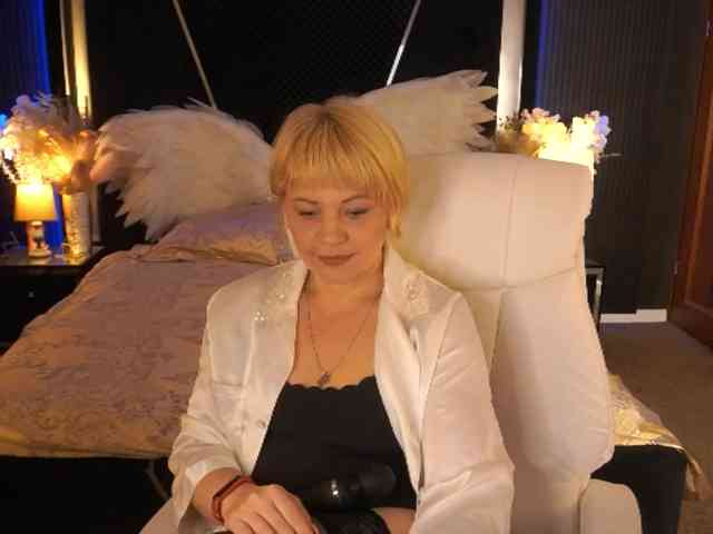 AmiraNight webcam