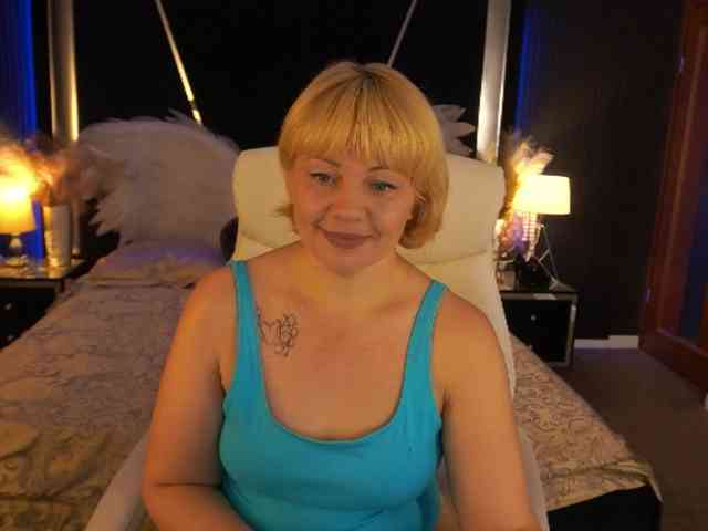 AmiraNight webcam