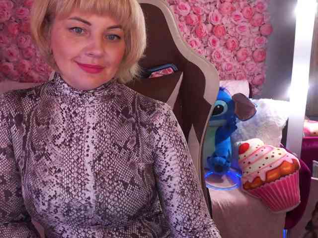 AmiraNight webcam