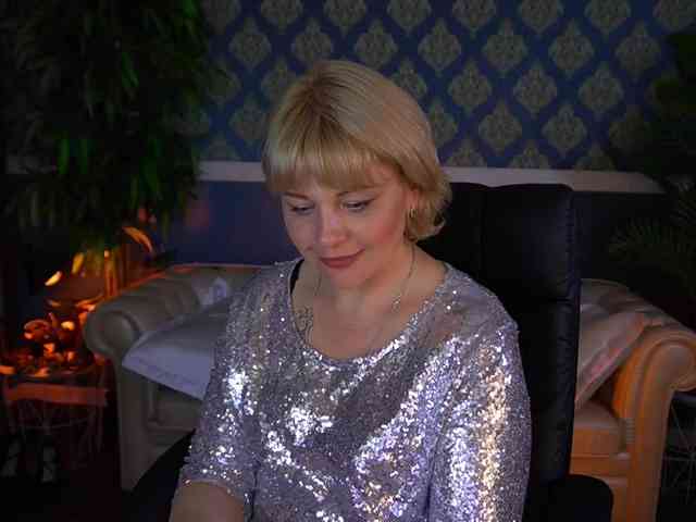 AmiraNight webcam