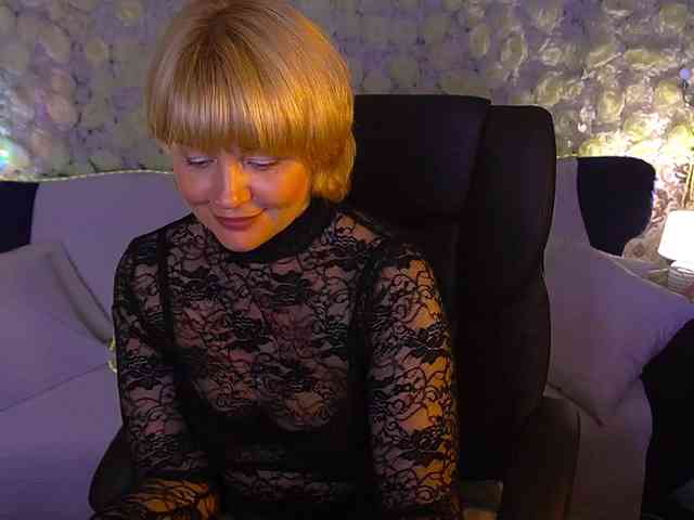 AmiraNight webcam