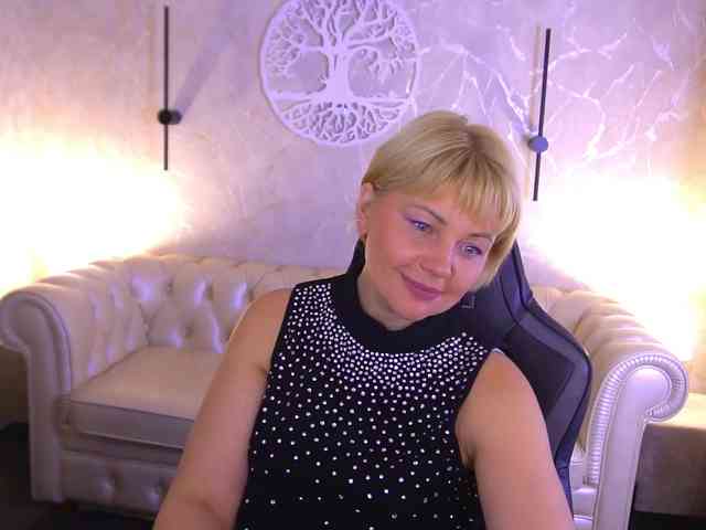 AmiraNight webcam