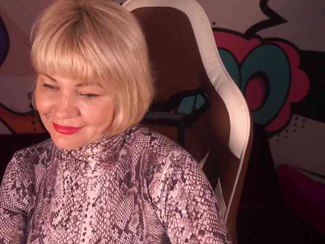 AmiraNight webcam