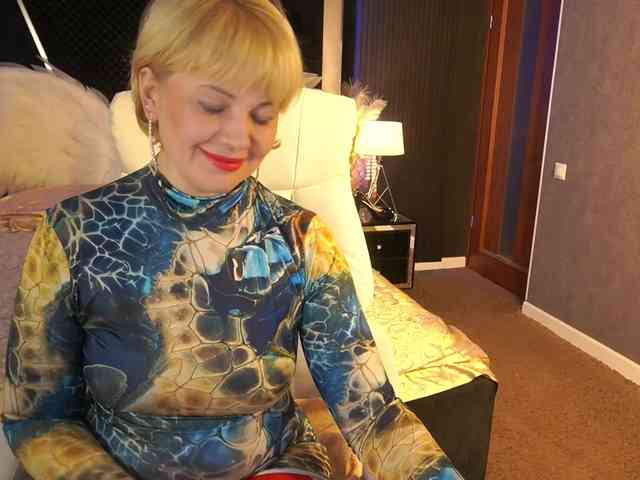 AmiraNight webcam