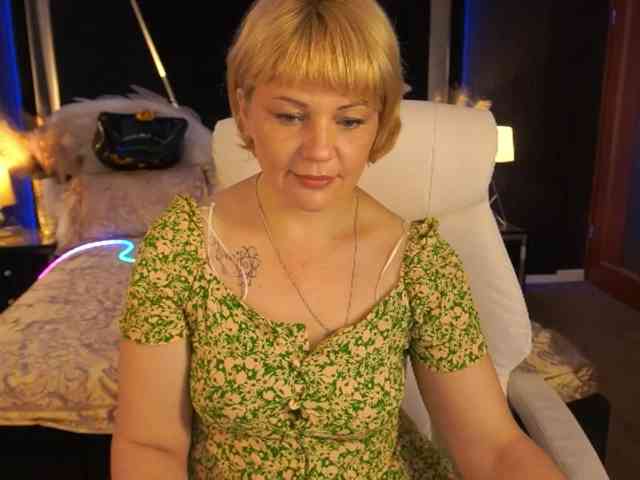 AmiraNight webcam