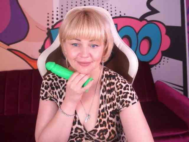 AmiraNight webcam