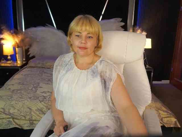 AmiraNight webcam