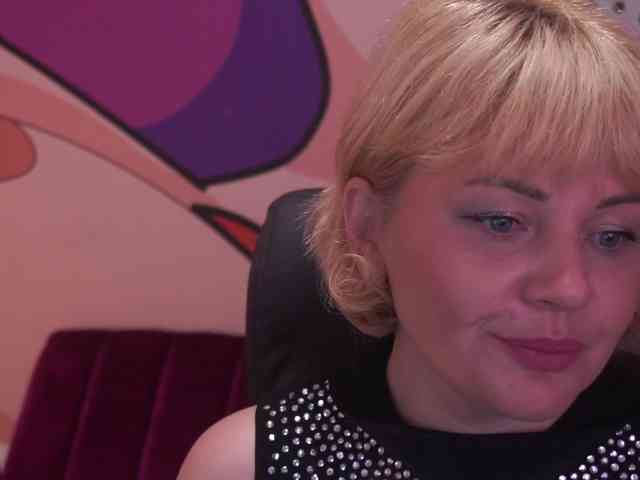 AmiraNight webcam
