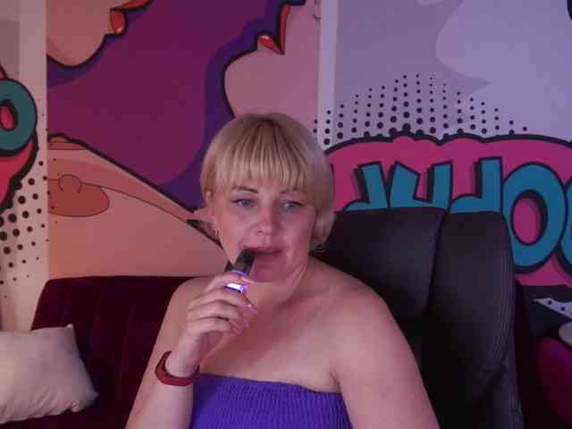 AmiraNight's webcam live show