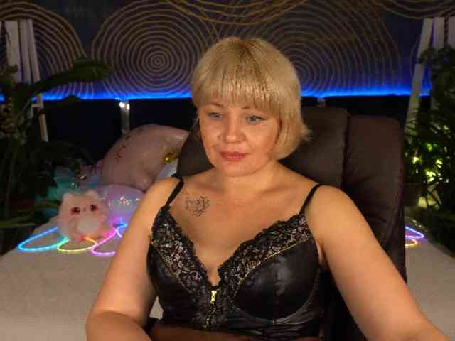 AmiraNight webcam