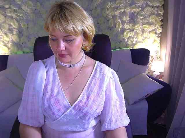 AmiraNight webcam