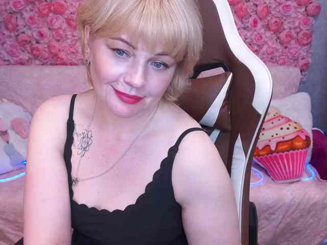 AmiraNight webcam