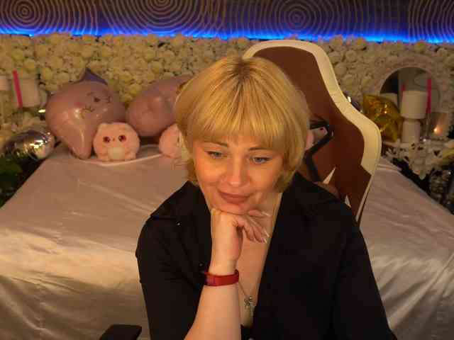 AmiraNight webcam