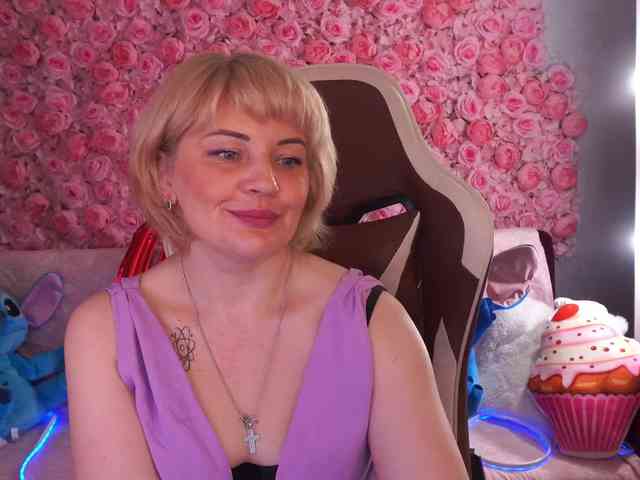 AmiraNight webcam
