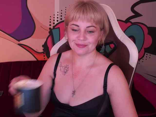 AmiraNight webcam