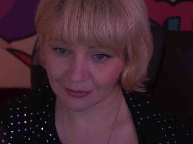 AmiraNight webcam