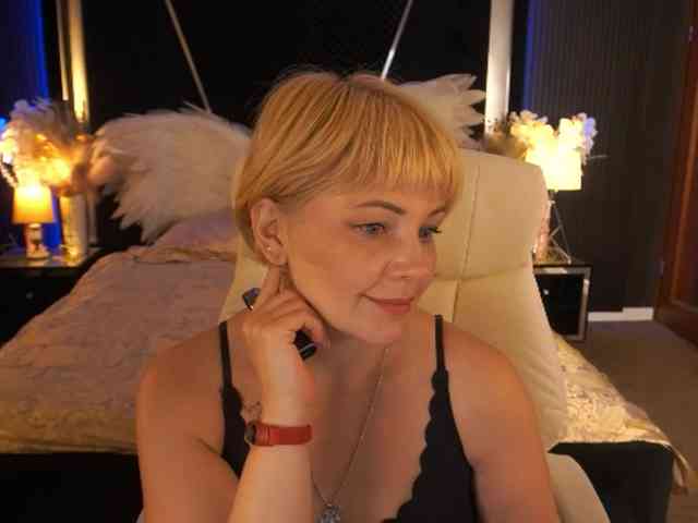 AmiraNight webcam