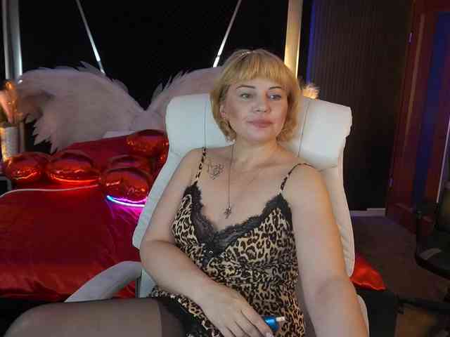AmiraNight webcam
